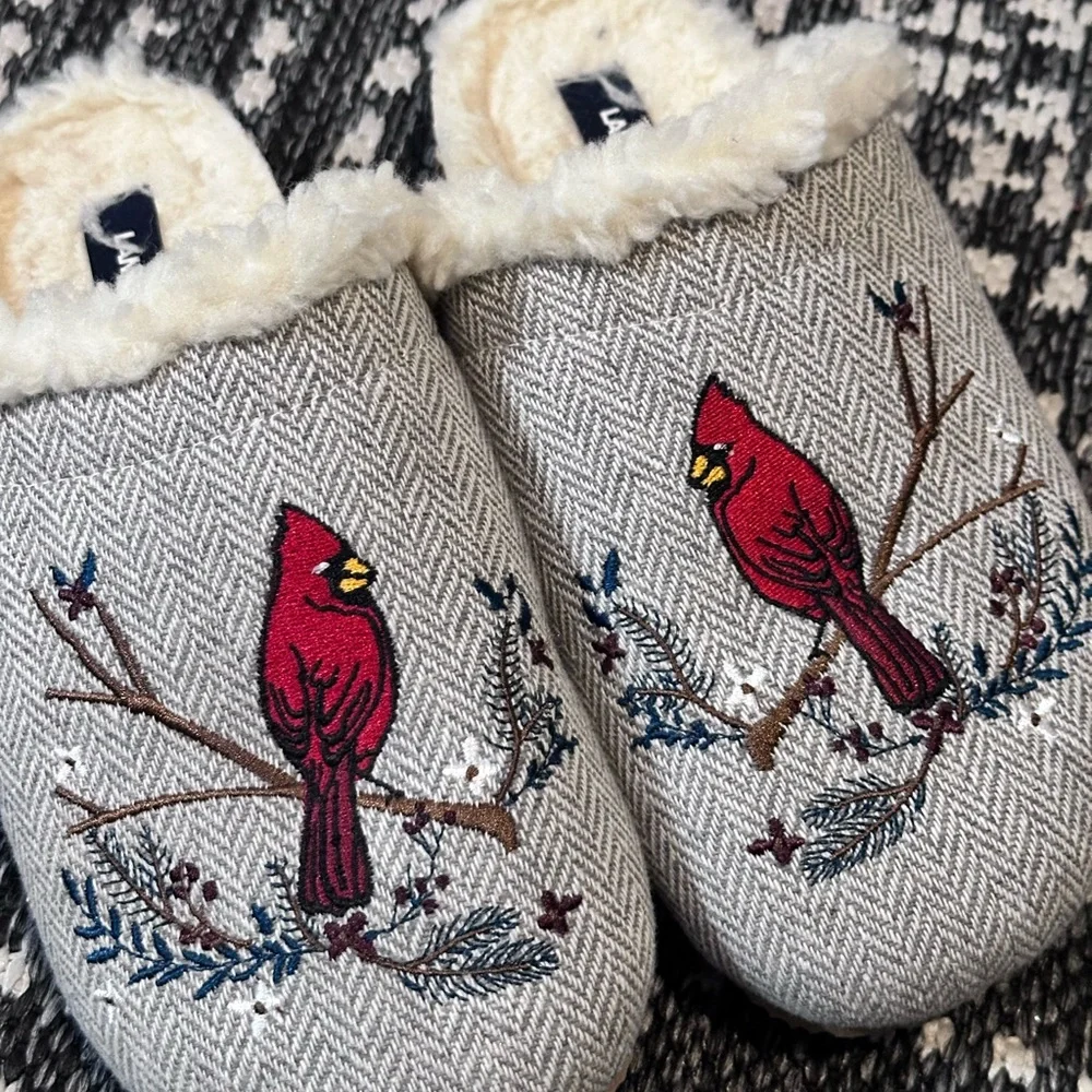 Lands' End Gray Slippers Holiday Sherpa Lined Red Cardinal Bird Christmas - Picture 2 of 10